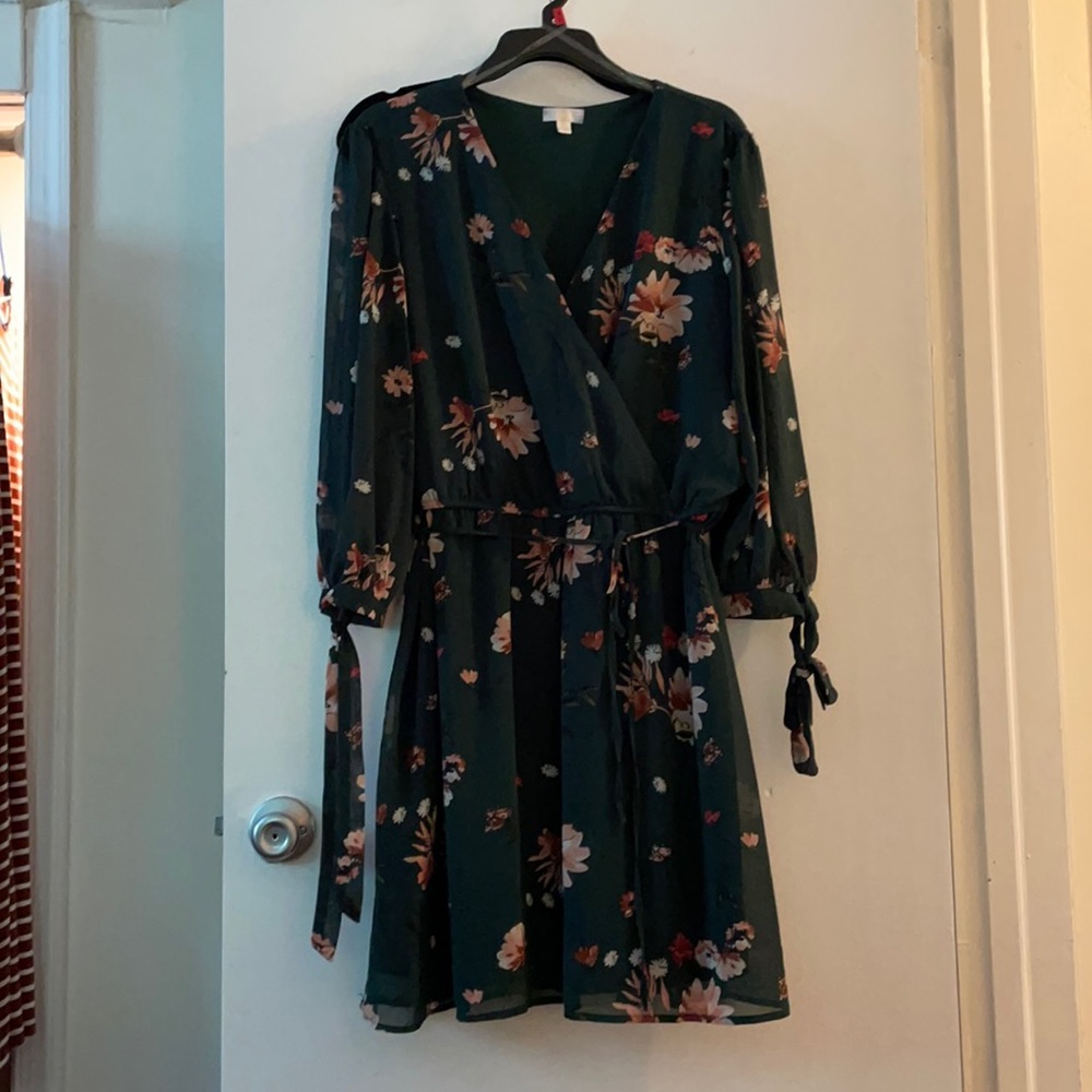 Floral dress with sheer tie sleeves
